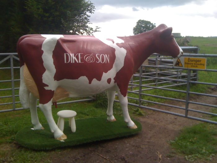 Dikes 3D Model Milking Cow on Turfboard
