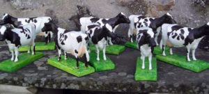 Hand-Painted Mini Cows Reflecting Pink Floyd’s Iconic Album Art